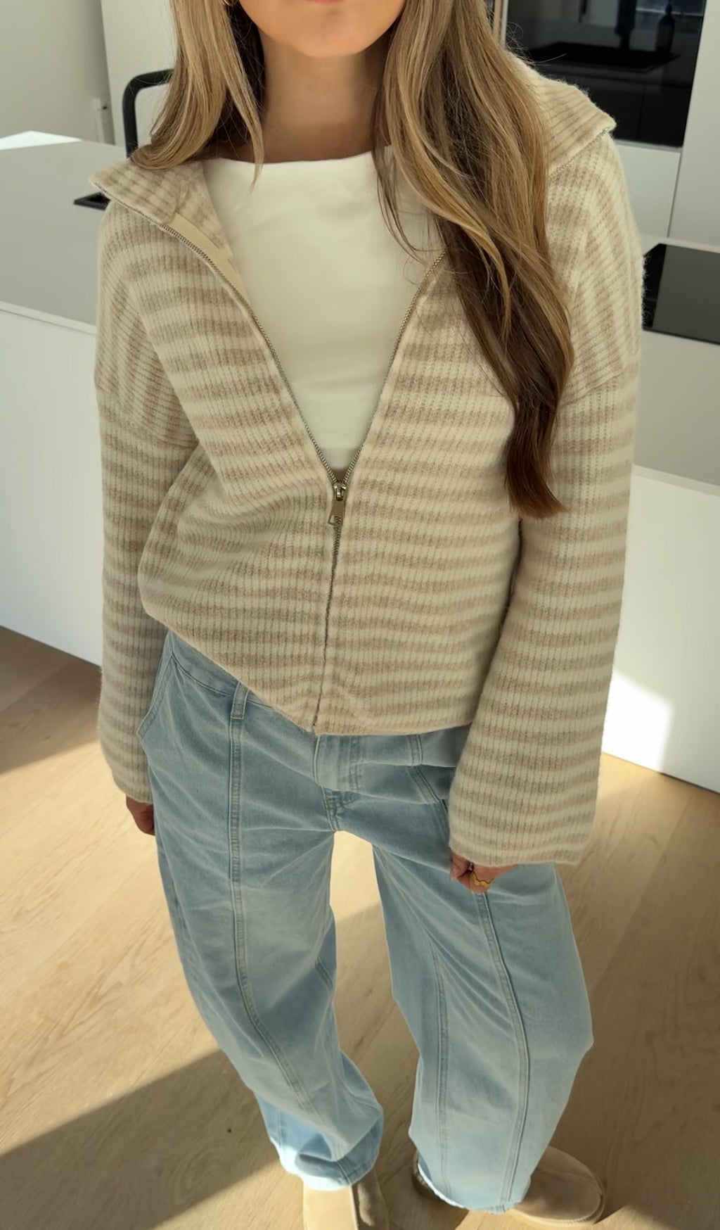 CARDIGAN DE PUNTO A RAYAS CON CREMALLERA CANELA