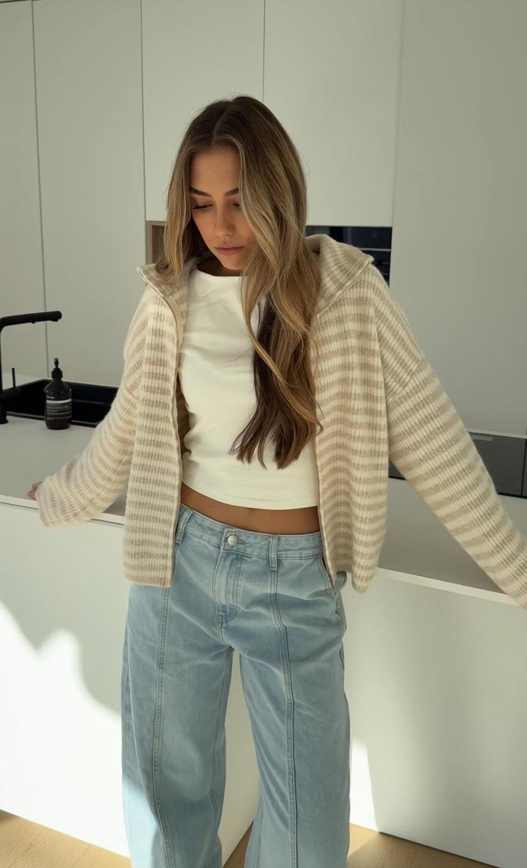 CARDIGAN DE PUNTO A RAYAS CON CREMALLERA CANELA